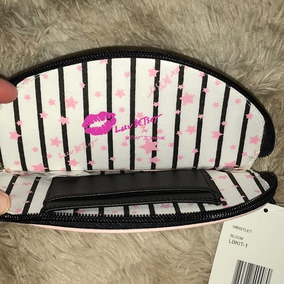Betsy Johnson catacorn unicorn/cat wristlet nwt - Picture 5 of 5